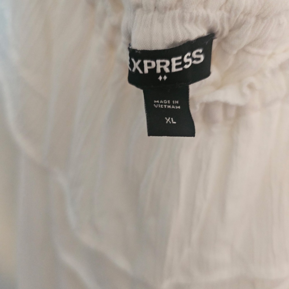 Express Off the Shoulder Crop Top Size XL White Ruffle Shoulders And Hem - Picture 7 of 7